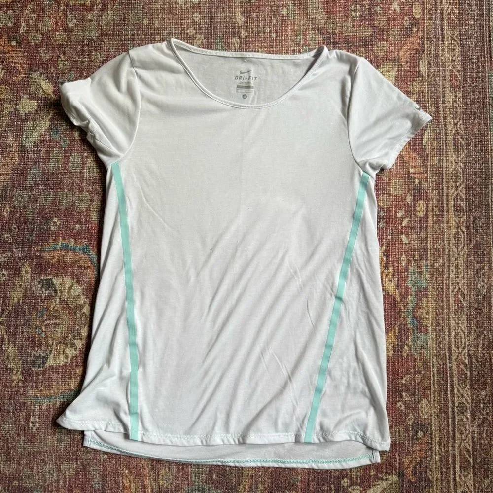 Nike Dri-FIT Women’s Small White and Light Blue Shirt pockets and reflective